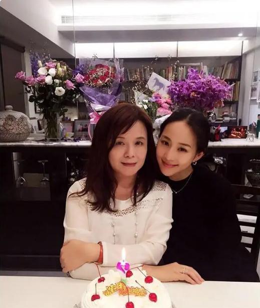 张钧甯晒出自己台湾的家，特别喜欢中式装修，家里还有传统茶室