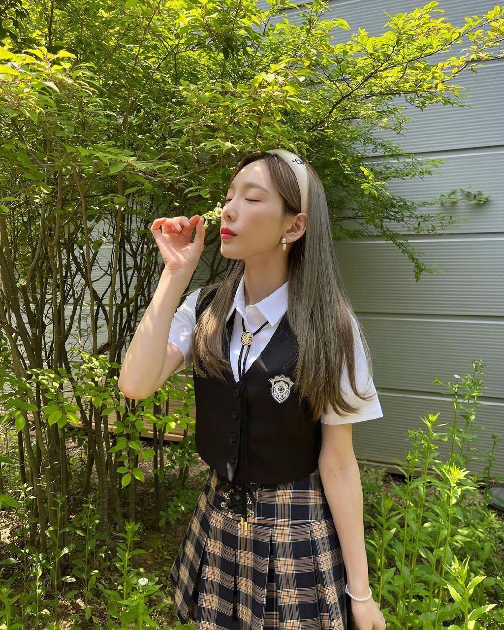 金泰妍|33岁泰妍穿校服，再现“纸片人”身材，比花还清新的美