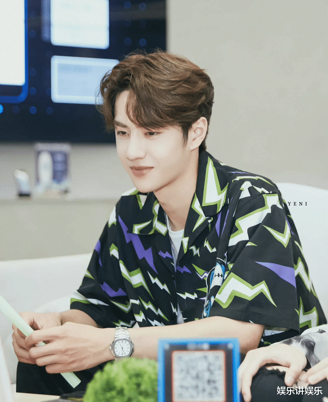 王一博|王一博续约乐华,时间定为四年,粉丝们下一次担忧是在2026年!