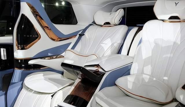 开惯了埃尔法，换成48.99万岚图梦想家，车主：中国人都被洗脑了