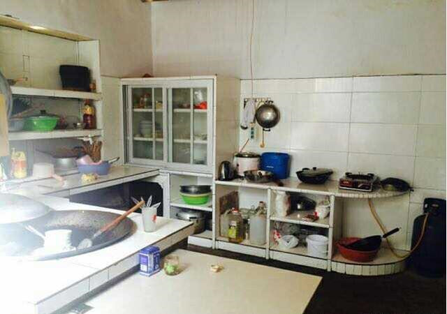 远嫁农村,婆家的婚房是全村最好的,院子大得吓人,厨房你没见过