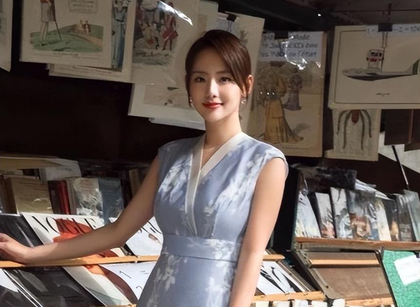 买超|求婚了?邵晴豪车内玩手指舞,秀鸽子蛋大钻戒,疑与买超好事将近