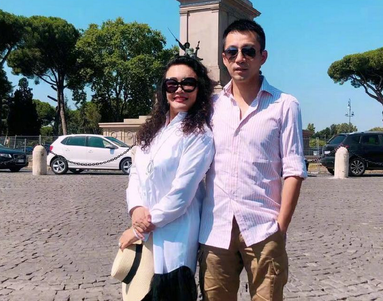 陆毅|张兰直播爆料汪小菲事业受困，已关四家线下店，每月亏损数百万