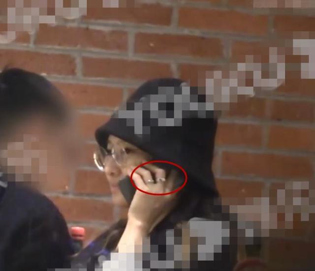 徐克|70岁徐克近况曝光,与小30岁女友出门聚餐,手上两枚钻戒引人注意