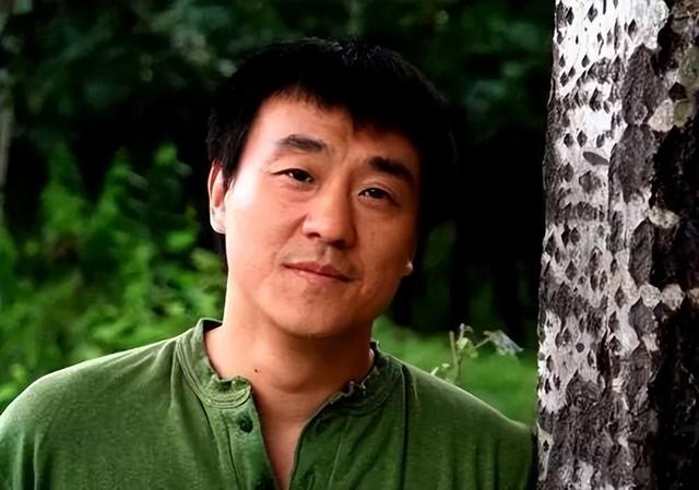 何冰|何冰的尴尬,是谁的过错?