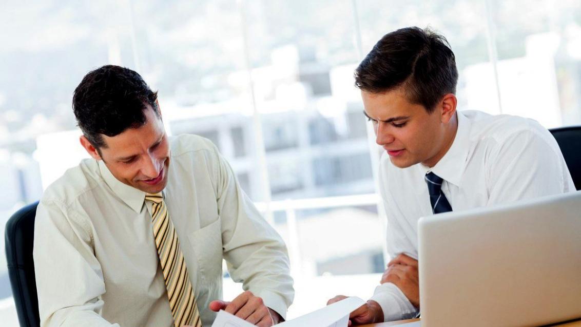 |领导既不提拔你，还不想让你走，还让你干很多活，是为什么？