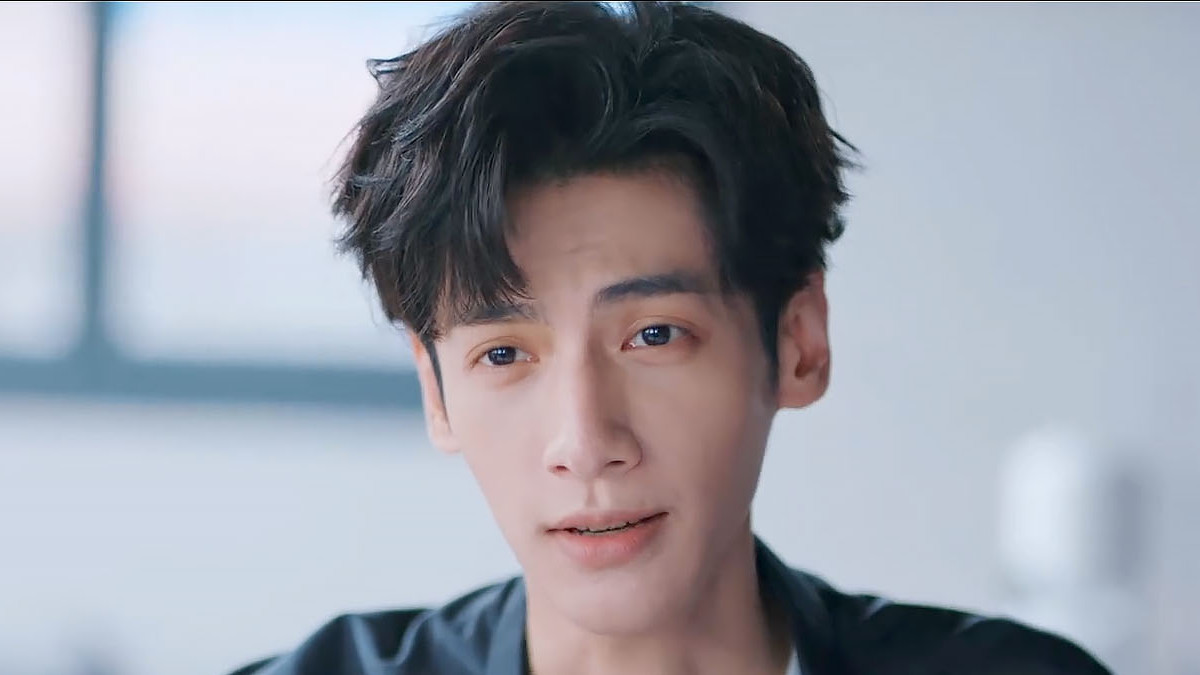 江疏影|《追光者》展颜父亲不肯收罗本的捐款，是有私心还是有难言之隐？