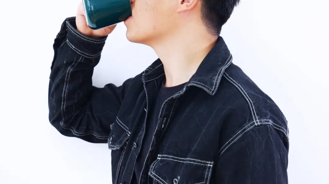 医生|一喝水就尿多是肾脏出问题了吗？医生表示：这或与4个因素有关