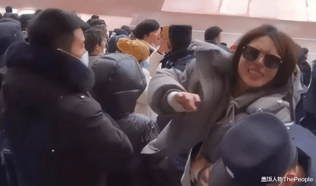 杨迪|开年10个恋情瓜!再婚、有新欢、老牛吃嫩草、脚踏多条船…太乱了