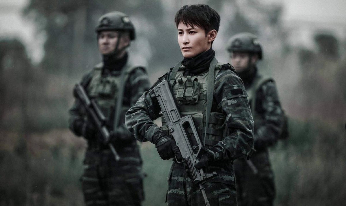 特战荣耀|分明同一人，演完《人世间》再演《特战荣耀》，换身军装却没认出