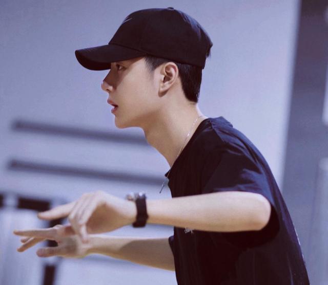 王一博|《这就是街舞5》掌握“流量密码”,王一博被焊在标题上