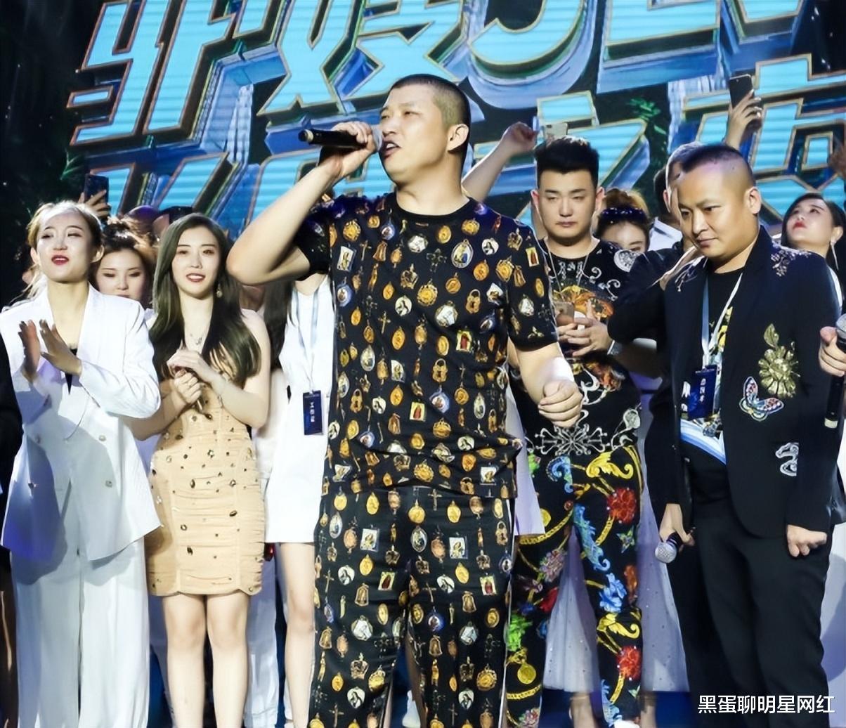 网红二驴宣布还清2700万外债,仅用时3个月,网友:比捡钱还快