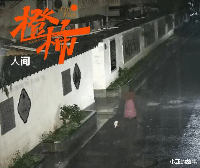 杭州一酒店老板,深夜出走坐在地上哭