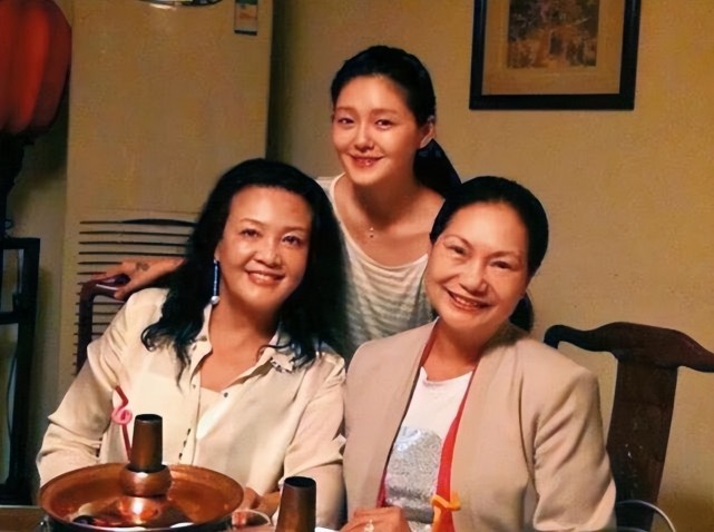 大S|大S顾不上体面让闺蜜询问床垫老板，只为证实汪小菲没买百万床垫