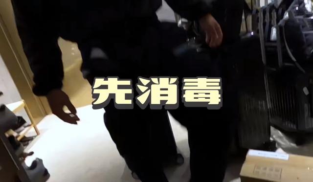 苗苗|郑恺工作结束返回上海家中,老婆苗苗很开心,一家三口终于团聚了