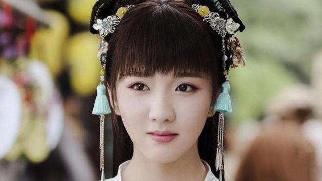 TOKIO|甜妹天花板阿Sa，灵动大眼秀眉动人，却被田曦薇的空气刘海抢了眼