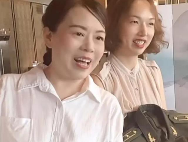 李冰冰|北海舅舅风波后,杜新枝与粉丝合影状态好,身穿绿色长裙被夸赞