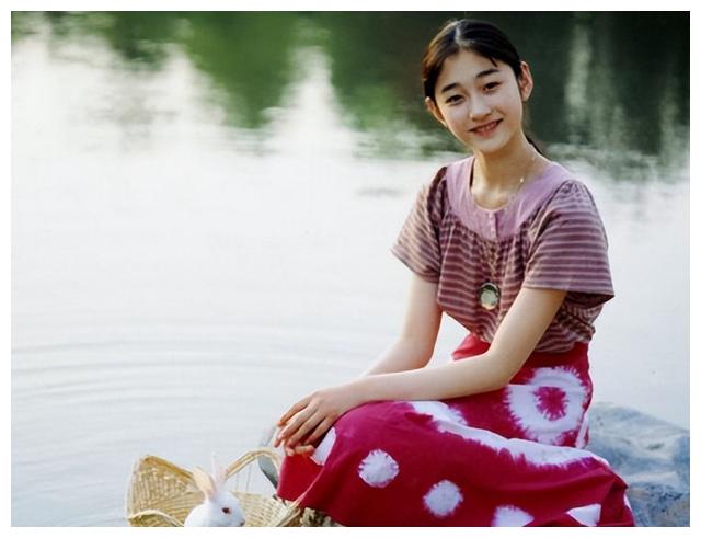 李小冉|李小冉情史:从小就是美人胚子,却为混娱乐圈付出了代价