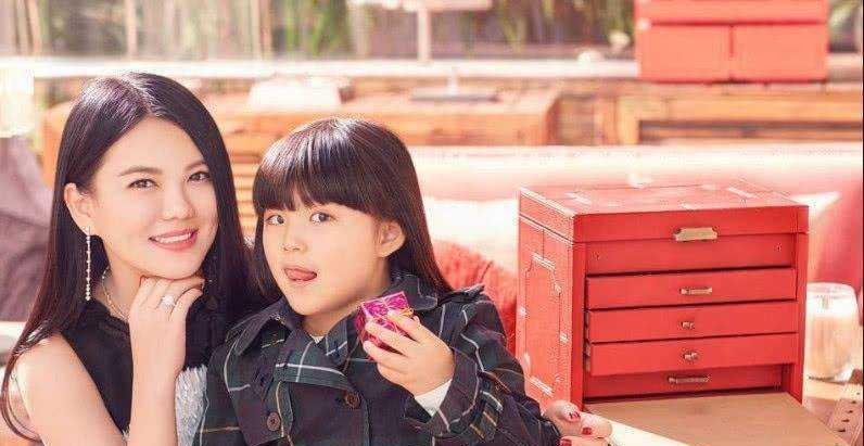 王诗龄|王诗龄入读英国名校引热议,才华远超同龄星二代,富养好处出来了