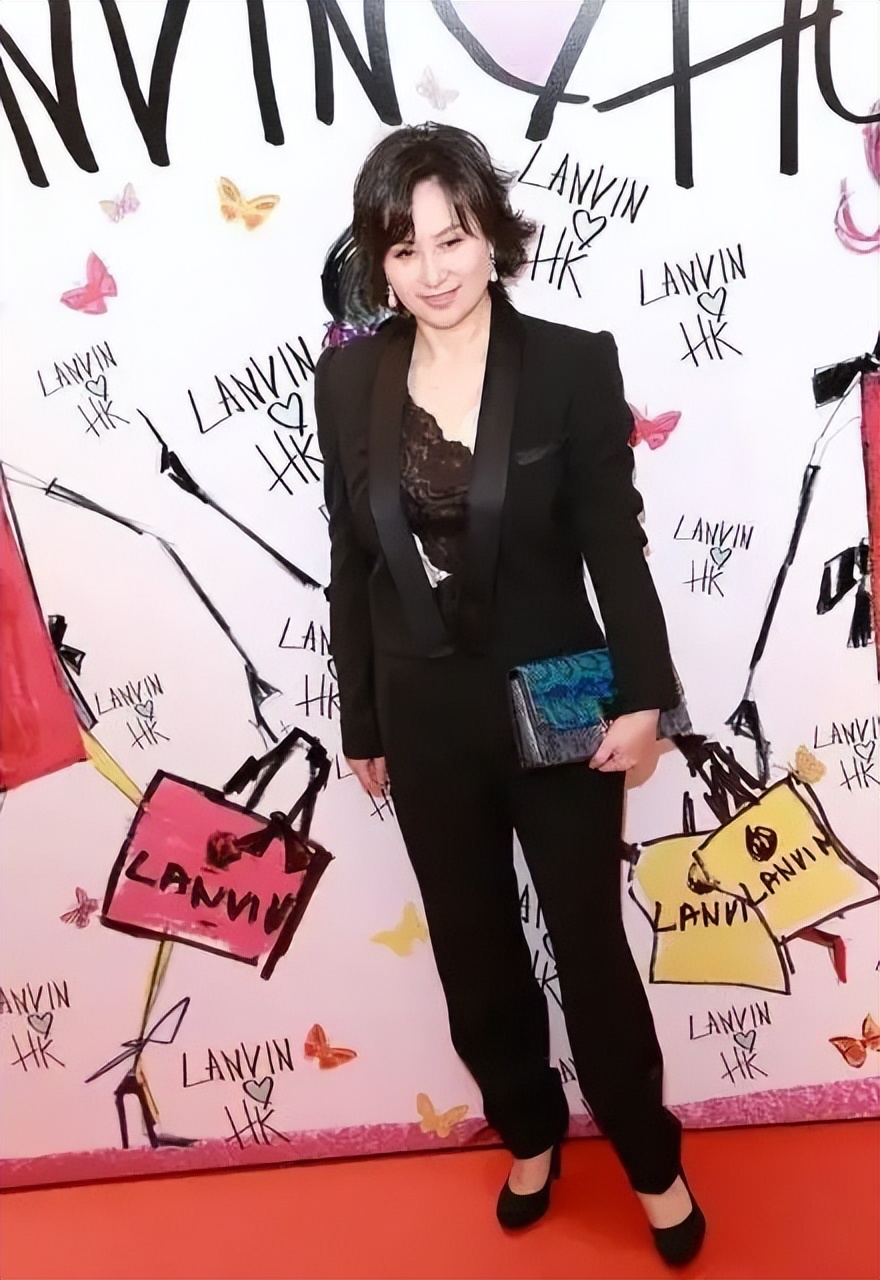 赌王|赌王4572亿遗产分配案官宣！大房次女败诉，穿透视装不如超琼贵气