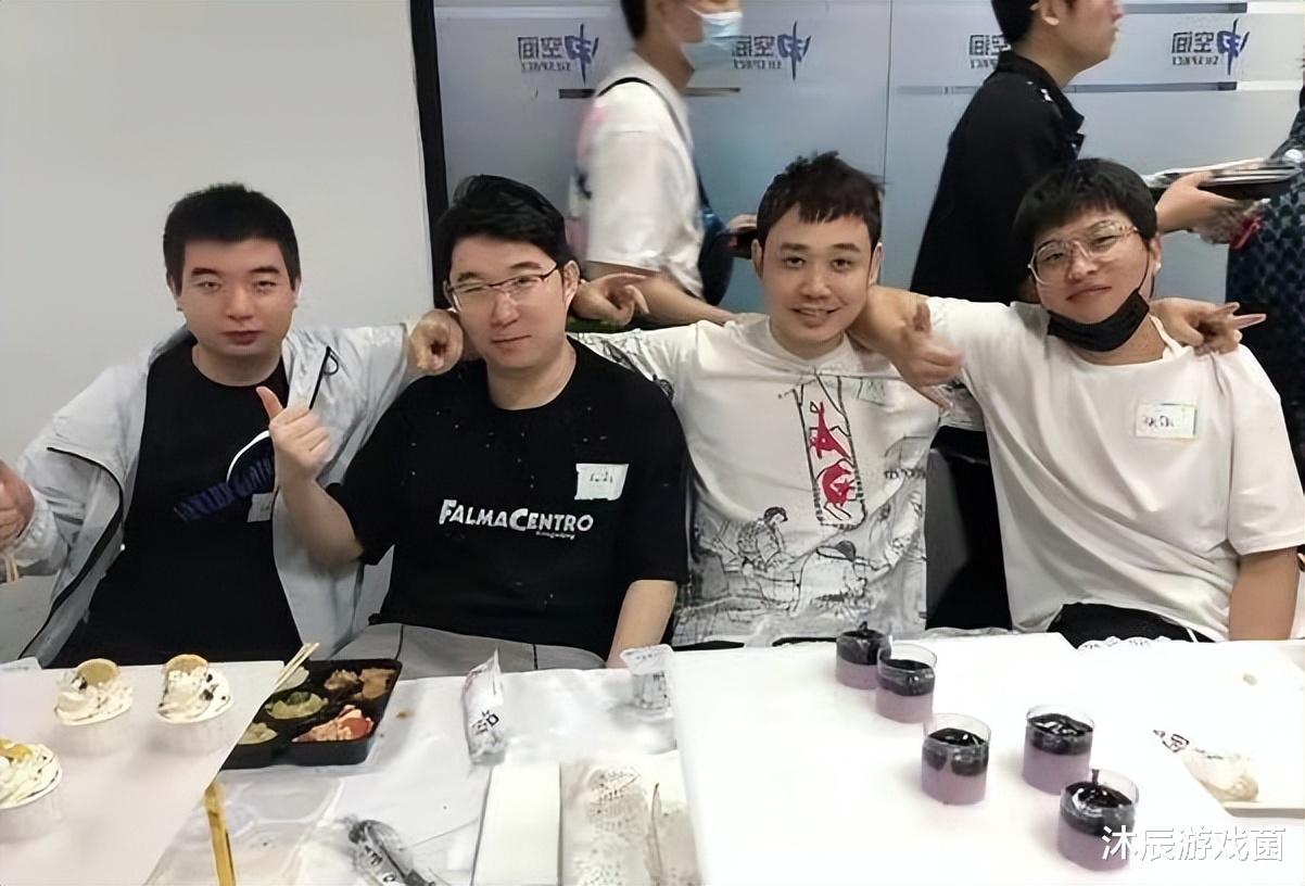 教练|AG教练瓜：张角月光重聚，主教练换成Vv执教，其他人还是一样的配方