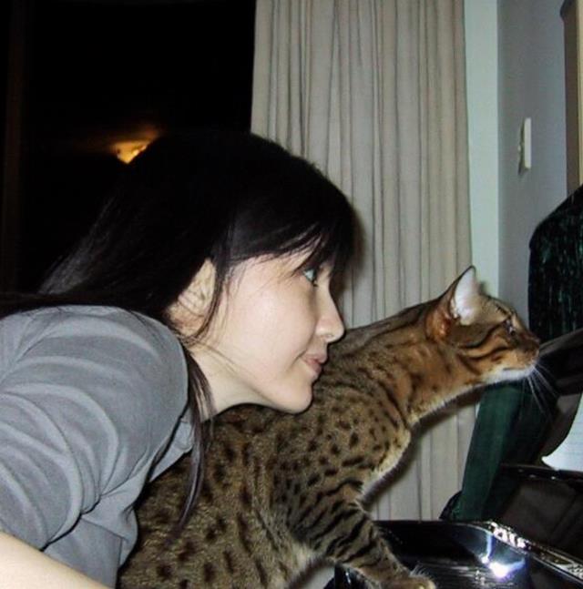 晒晒周慧敏在加拿大的豪宅,生活很节俭,家里装修连吊顶都没有