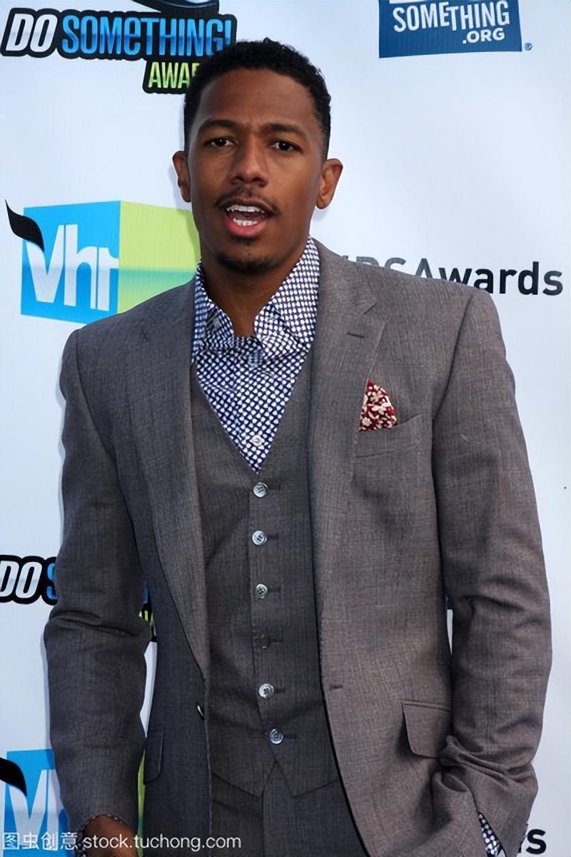 尼克·卡农|“生娃狂人”美国歌手宣布女友怀孕:此前已有11个孩子,是8任前女友为其所生