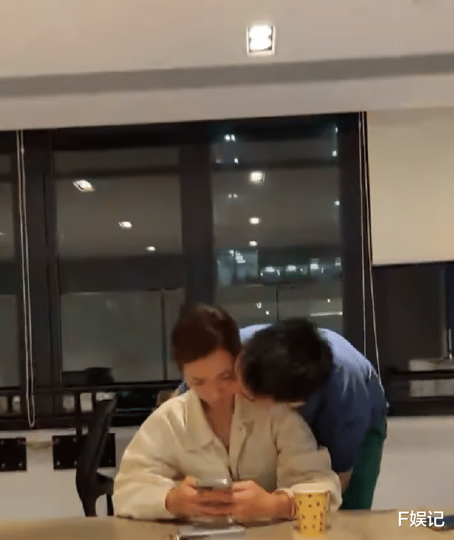 宋熙年|一家四口开心庆生!前TVB艺人陈智燊和儿子们造惊喜为宋熙年庆生