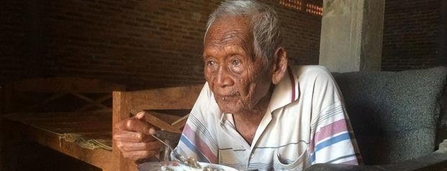 被时间遗忘的印尼老人,146岁时断食结束生命:“我实在活够了”