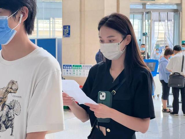 黄牛|刚入职3个月收入就过万?这个“新兴职业”火了,多地已形成产业