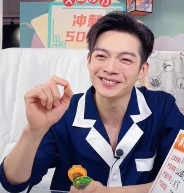 辰亦儒|嫉妒了?炎亚纶公开嘲笑辰亦儒直播带货,直言“演技”输他一大截