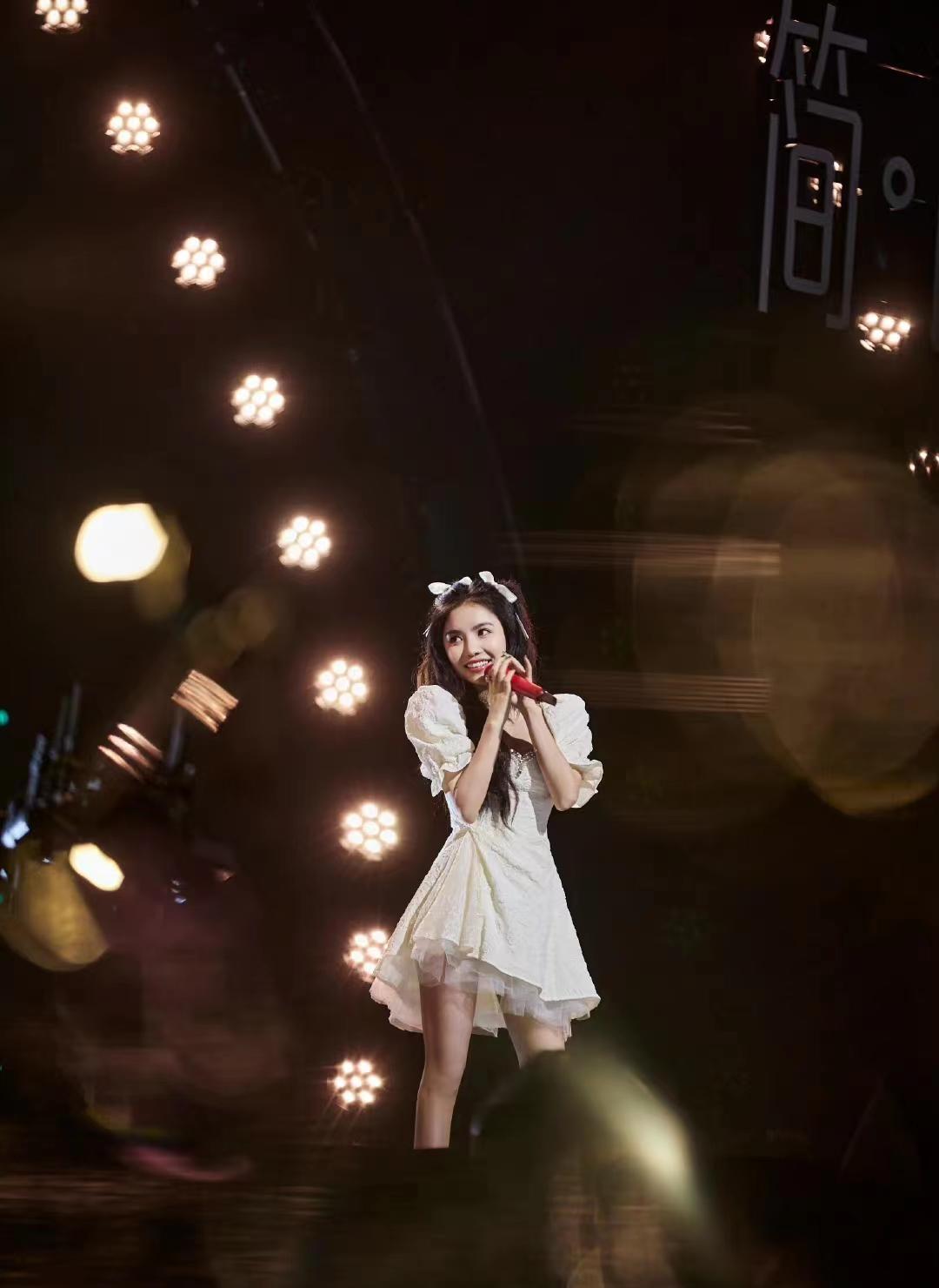 刘雨昕|THE9毕业快一年了，脱离团体后散落在娱乐圈哪个地方？