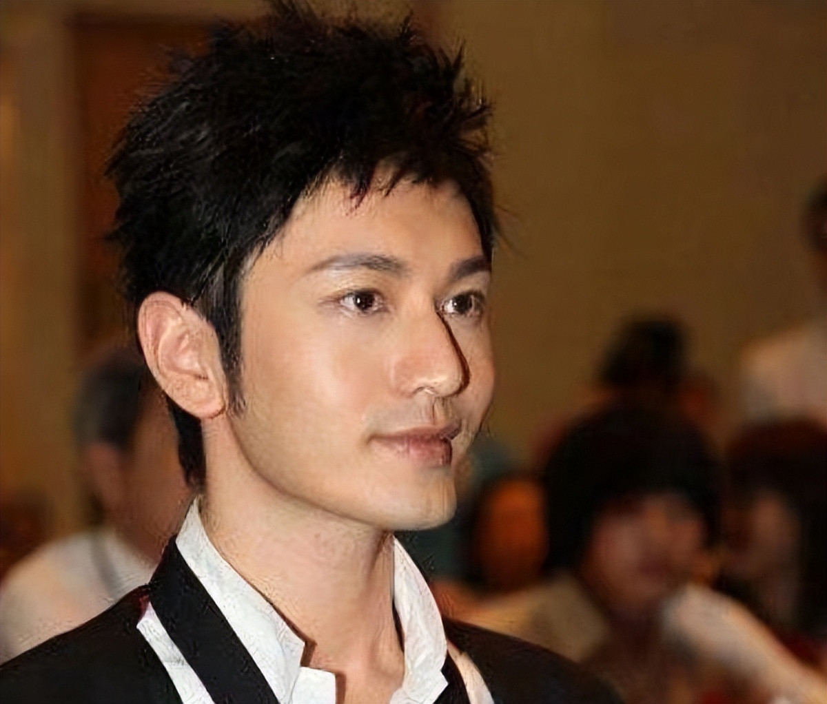 黄晓明|她是否还记得黄晓明的好？离婚才两个月，杨颖受尽人间冷暖