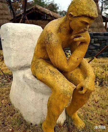 男厕所隔板上的洞,到底是干嘛的?