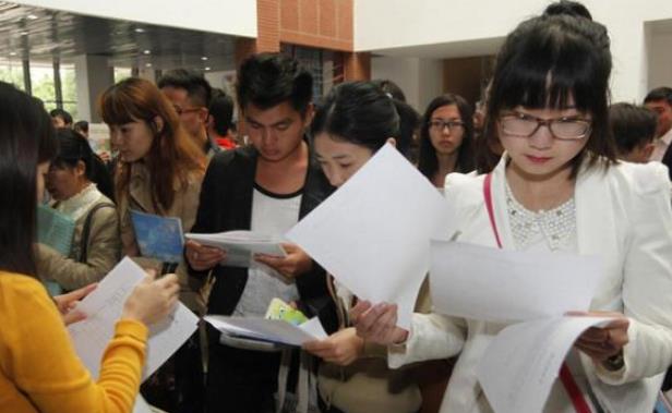 大学生|中国烟草大量招人,工资有望赶超公务员,符合“条件”均可报名!