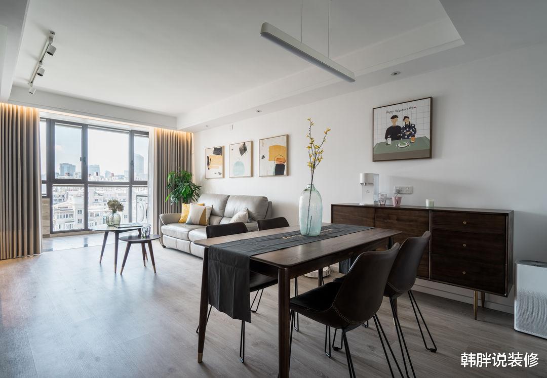 客厅放弃电视墙,打造满墙的收纳柜,实用又好看,进门就被惊艳了