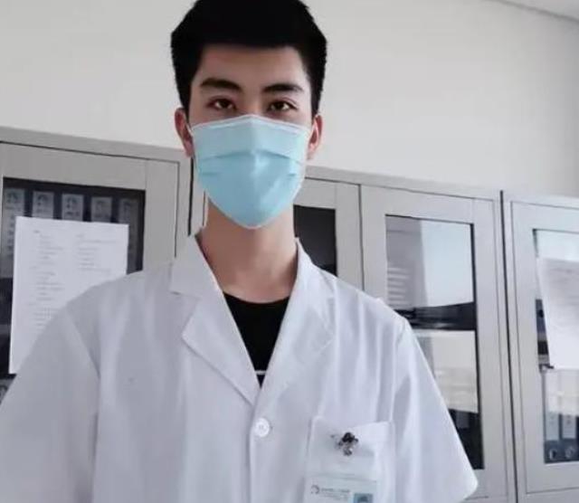 护士|男生学“护理专业”后,能闭着眼轻松找工作?终究还是想的太多了