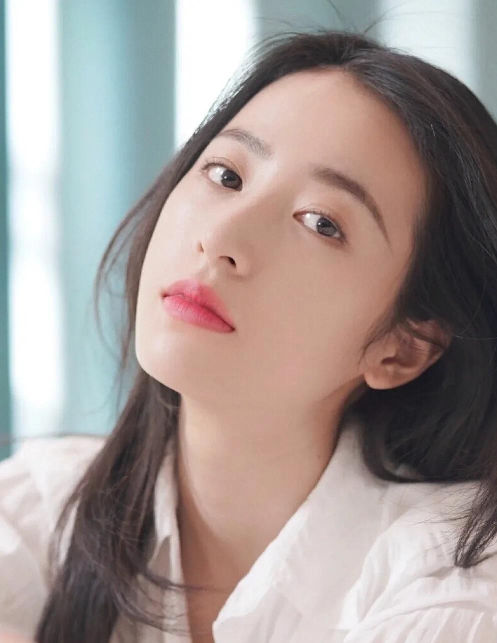 吴京|安徽女明星好美呀！6位来自安徽的女星，个个皮肤白嫩，婀娜多姿