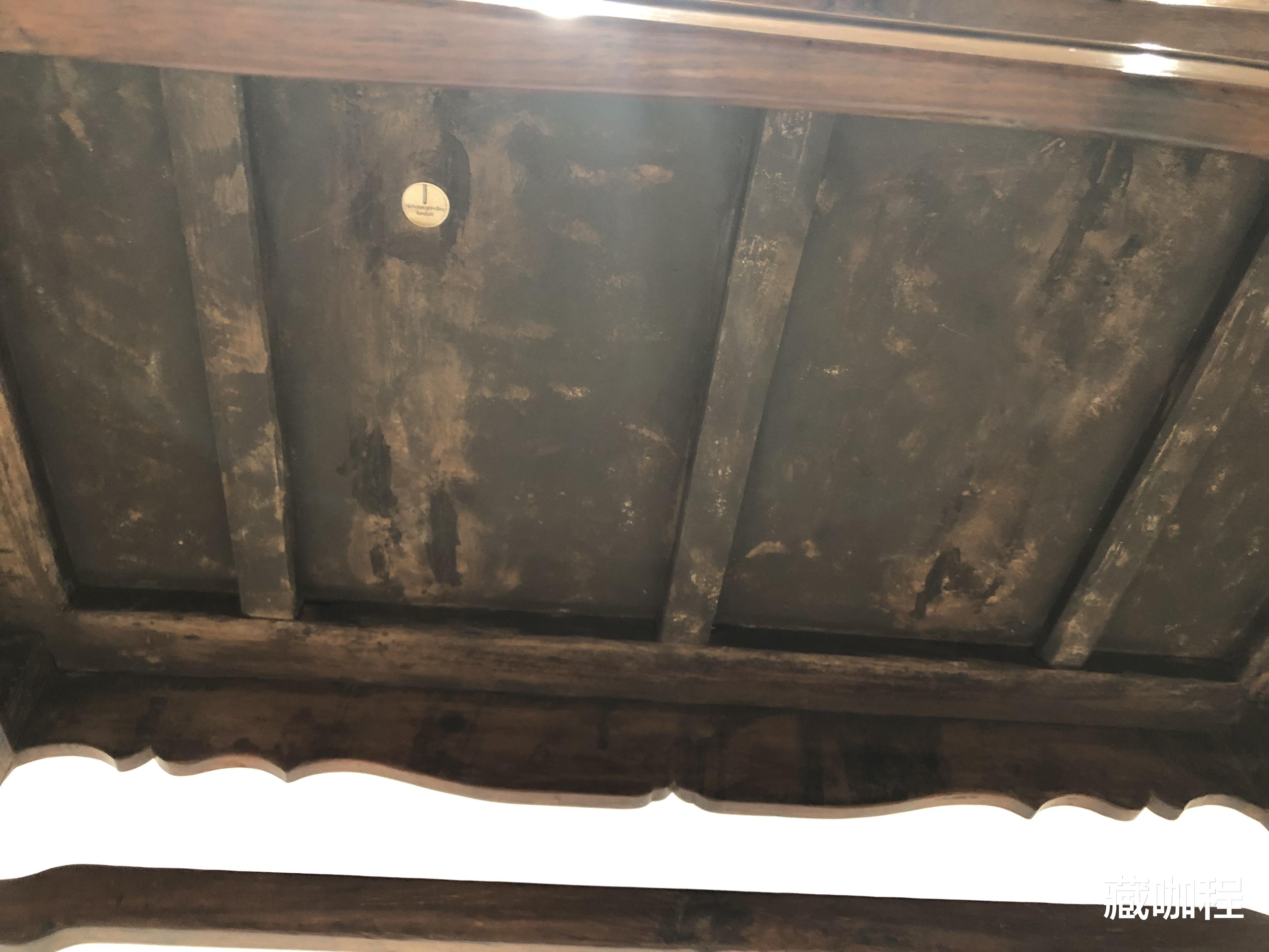 |9.375万美元成交，黄花梨罗锅枨半桌不算贵