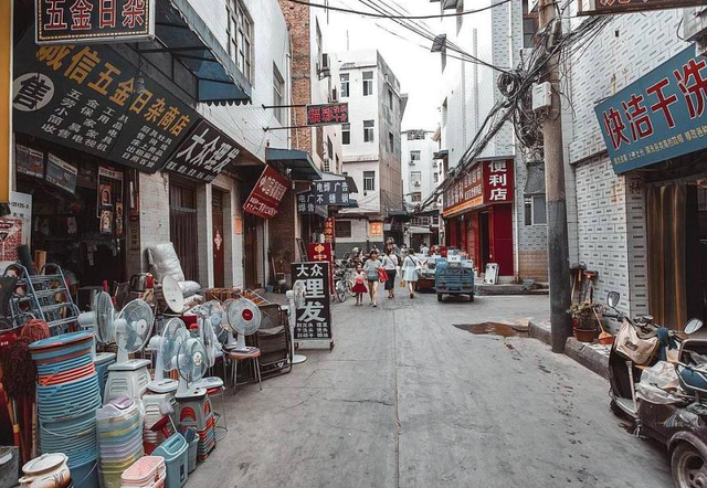 城中村|东莞有一城中村，曾经深受打工族青睐，如今300块房租无人问津