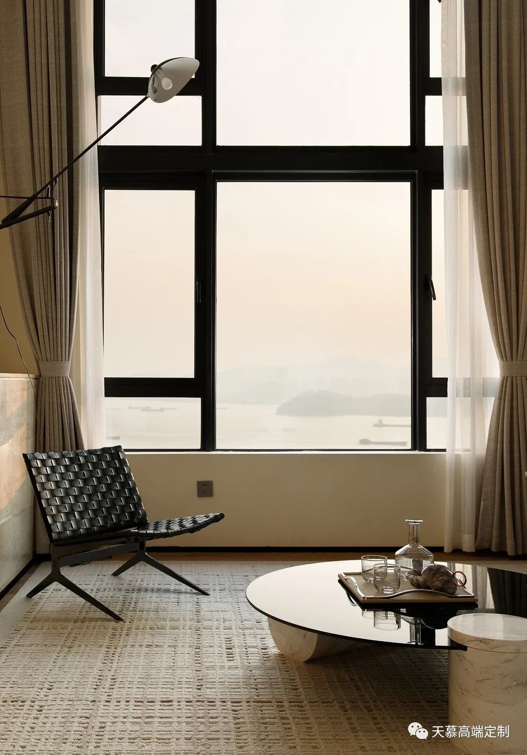 透过极简的独特设计,领略海湾独特的山海风光