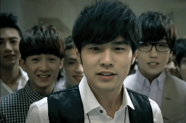 檀健次|当爱豆出道却糊到卖螺蛳粉,31岁凭新剧爆火全网:他早干嘛去了!