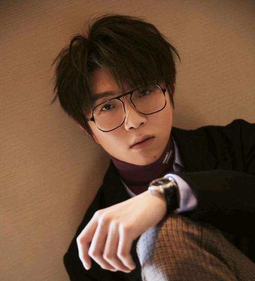 双旗镇刀客|毛不易走红，给了华语乐坛一记耳光，也给德不配位导师敲了警钟！