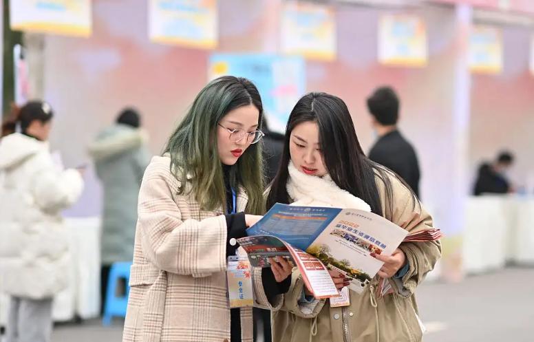 马伯庸|“海归博士”求职比亚迪遭拒，无奈发文求助，看完履历都说不冤枉