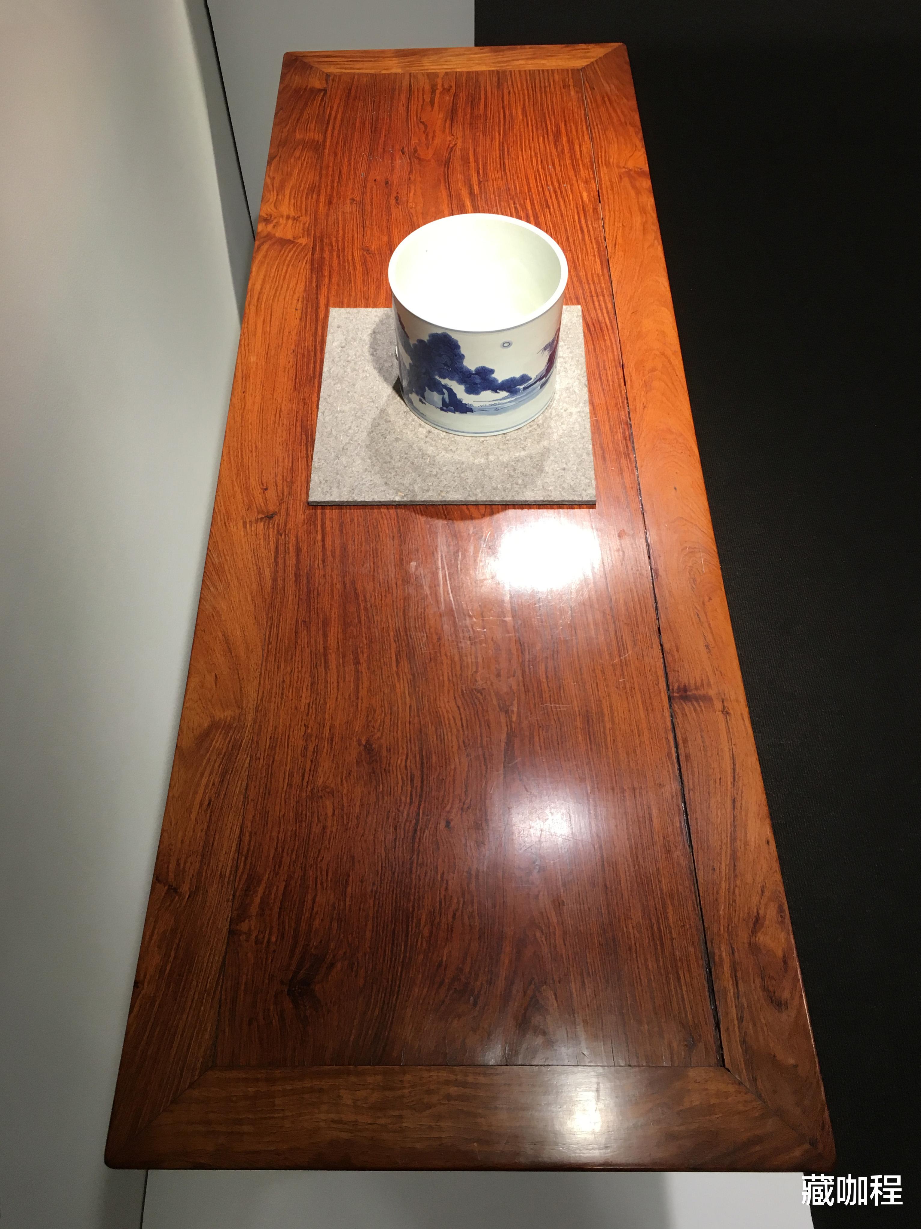 翡翠|长宽适当、比例得体，刀牙板平头案是真的黄花梨