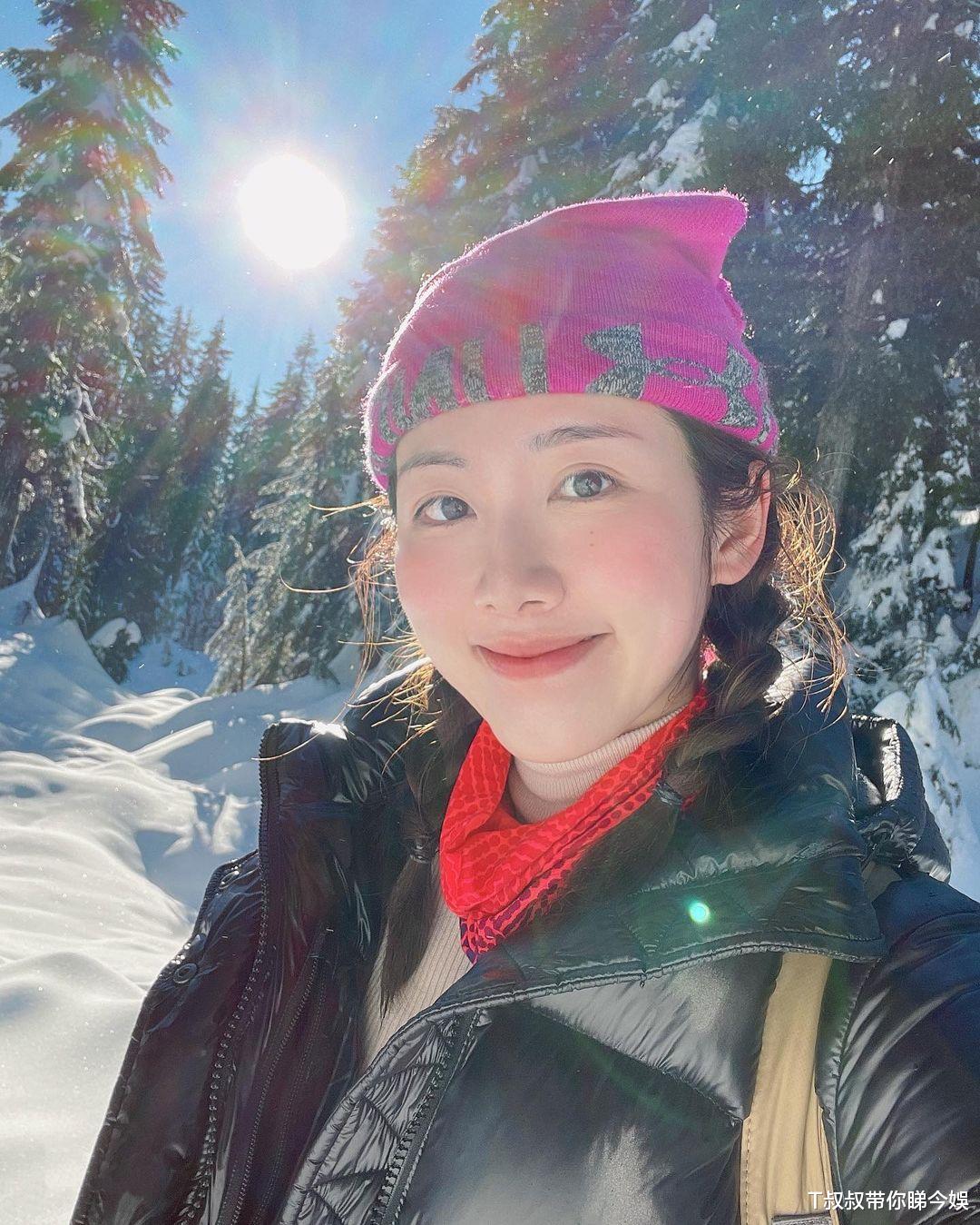 邓佩仪|邓佩仪返加国度白色新年　与哥哥玩雪过得惬意