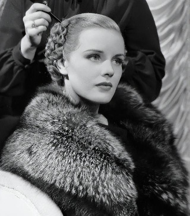 爱奇艺|好莱坞最惨女明星:被亲妈送进疯人院,切除脑白质,20美元睡一次