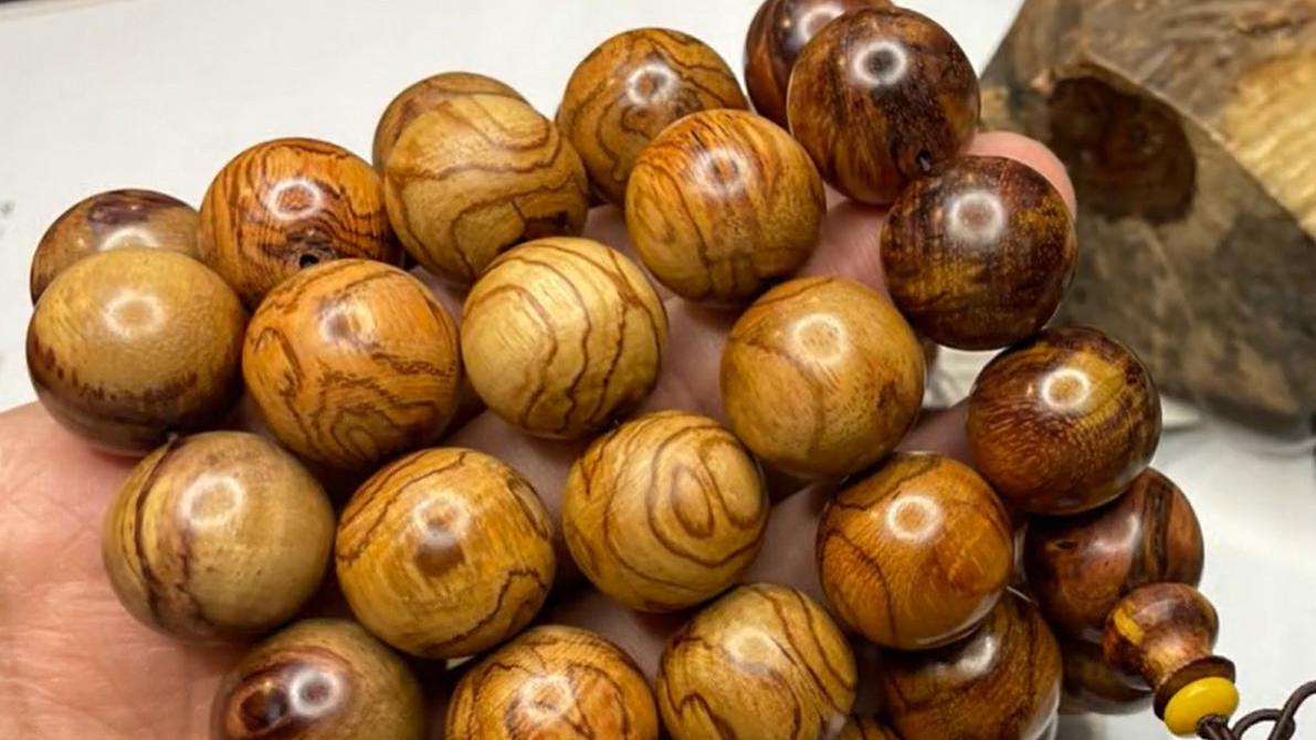 海南黄花梨|你手里的海黄手串，到底值多少钱？