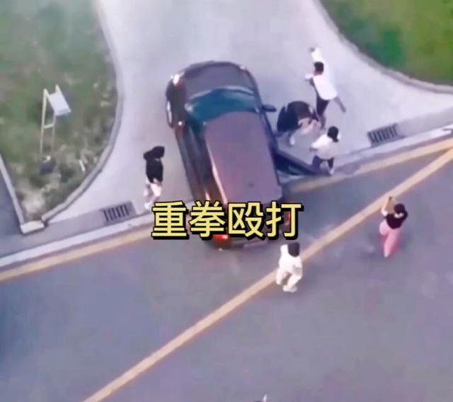 江苏南通:一男子带现女友上门殴打前女友,导致面部多处骨折