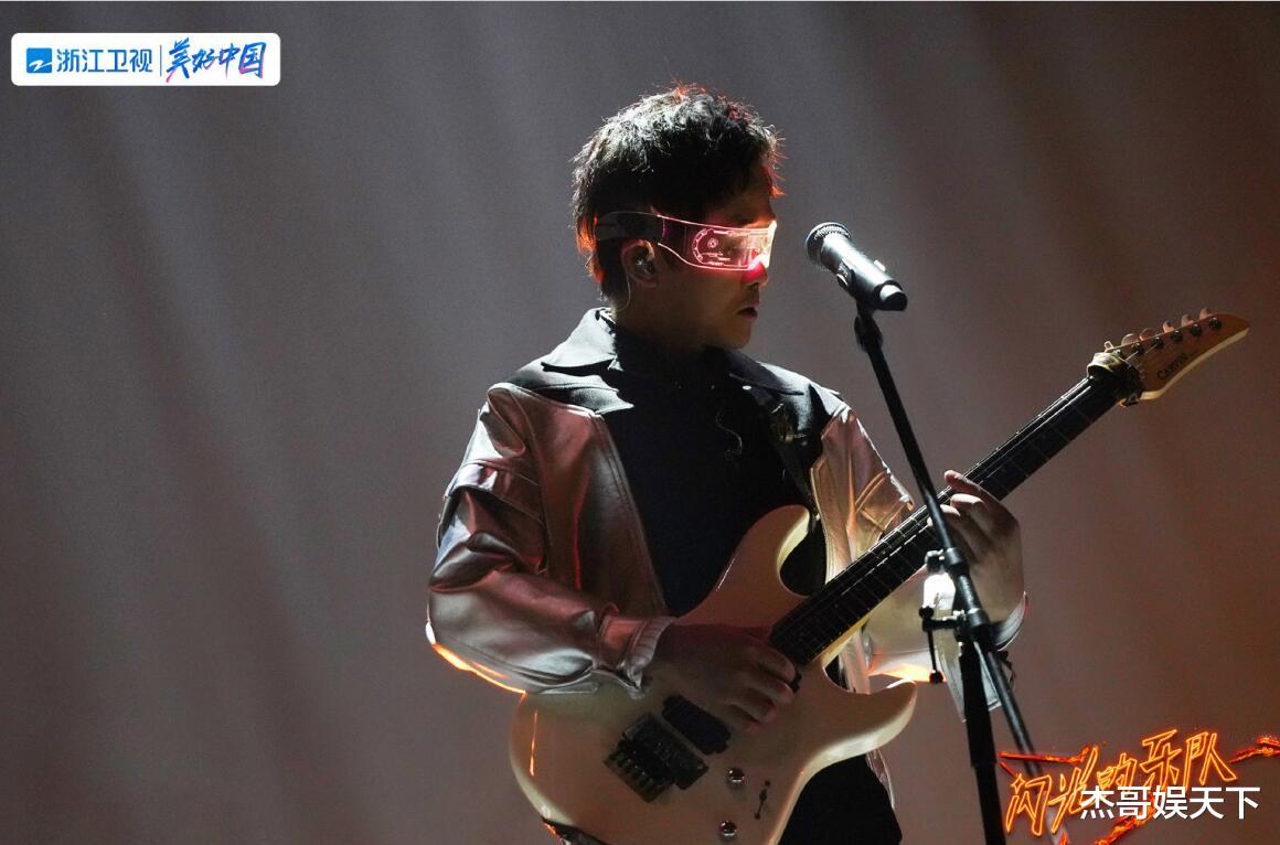 闪光的乐队|模仿的赛制让人喜欢，原创的让人反感，《闪光的乐队》又火又尴尬